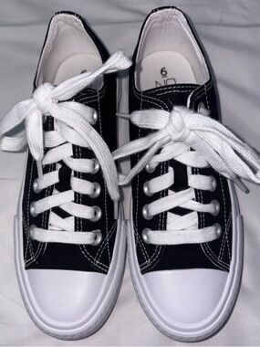 NOBO Canvas Sneakers Black White Low Top Size 6 Casual Lace Up